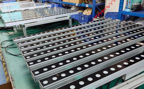 Profilo LED da parete in alluminio 18-48W con 24 LED, adatto per progetti di illuminazione a parete interni ed esterni