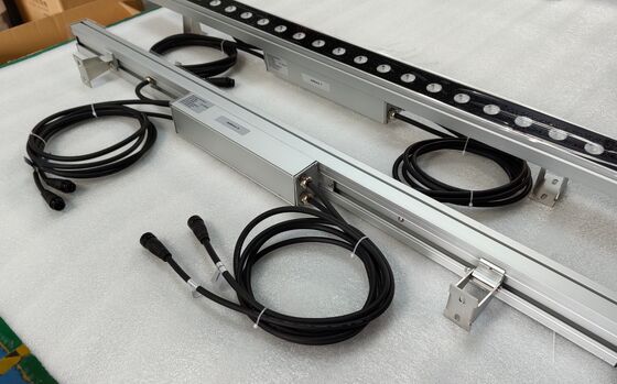 Fari a LED Wall Washer con periodo di garanzia di 3 anni in lega di alluminio, lunghezza 1 metro e soluzione di illuminazione per facciate architettoniche