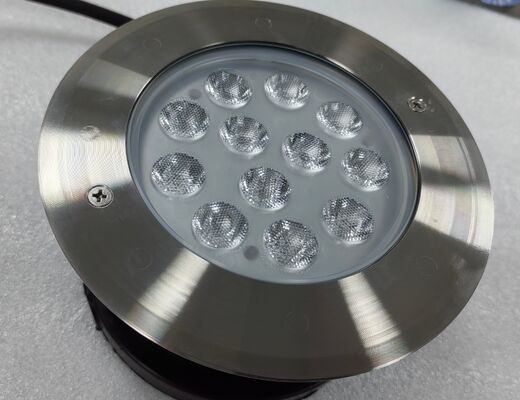 Soluzione di illuminazione a LED per piscine impermeabile IK10, tipo installazione incassata, adatta per piscine commerciali e residenziali
