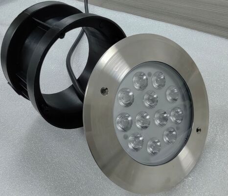 Luci per piscina a LED DMX Dali con telecomando per accensione/spegnimento, efficienza luminosa di 100 lm/W e angoli del fascio di 15°, 30°, 45°, 60°