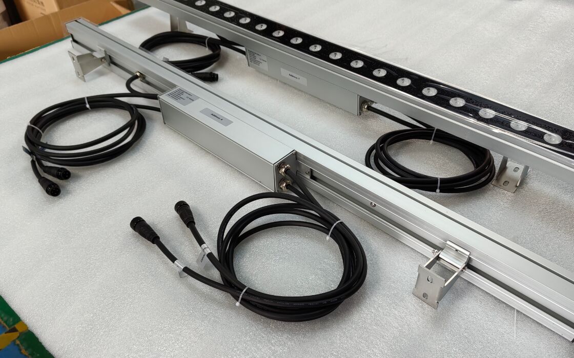 Fari a LED Wall Washer con periodo di garanzia di 3 anni in lega di alluminio, lunghezza 1 metro e soluzione di illuminazione per facciate architettoniche