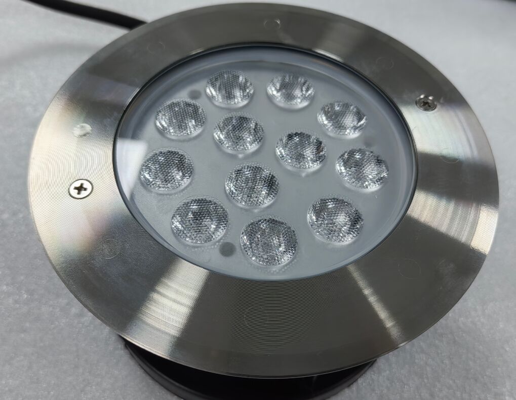 Luci LED per Piscina IP68 Illuminazione Subacquea Impermeabile Intervallo di Temperatura Adatto da -20 a 45 Gradi Celsius Peso 1 Chilogrammo
