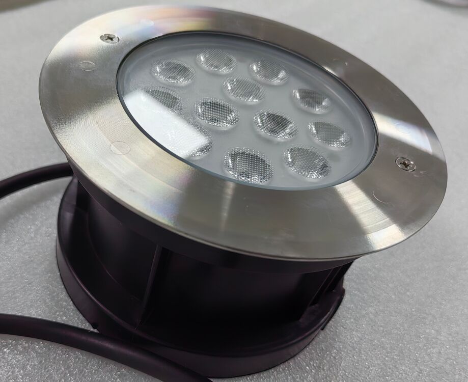 100lmw Illuminazione LED piscina Opzioni di colore RGB Lampade impermeabili Adatte sia per le impostazioni di piscina interna che esterna