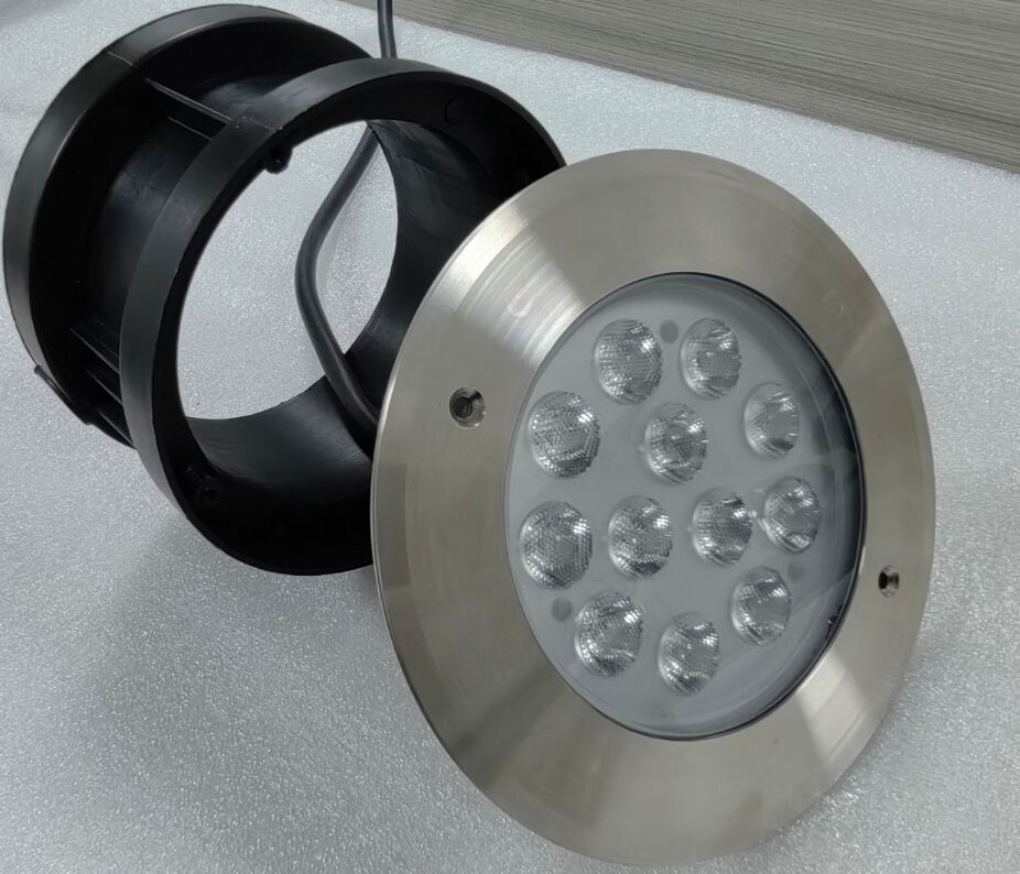 Luci per piscina a LED DMX Dali con telecomando per accensione/spegnimento, efficienza luminosa di 100 lm/W e angoli del fascio di 15°, 30°, 45°, 60°